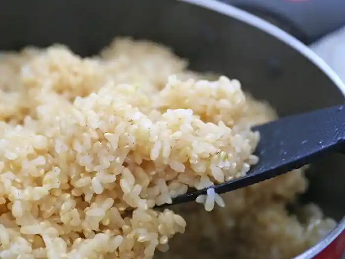 炊きあがったもち米玄米