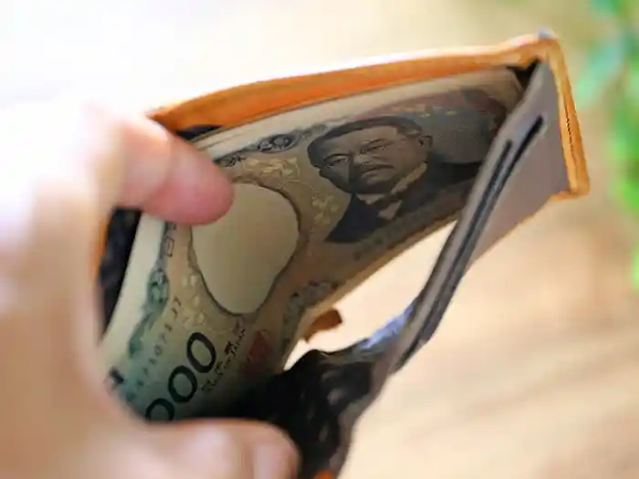 穴が開いてしまった財布